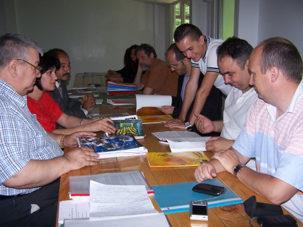 O parte dintre membrii Juriului "Tinere condeie"